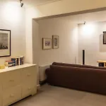 Daphni 빌라